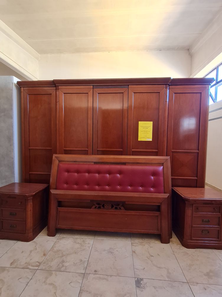 CAMERA DA LETTO CLASSICA in LEGNO MASSELLO NOCE CHIARO