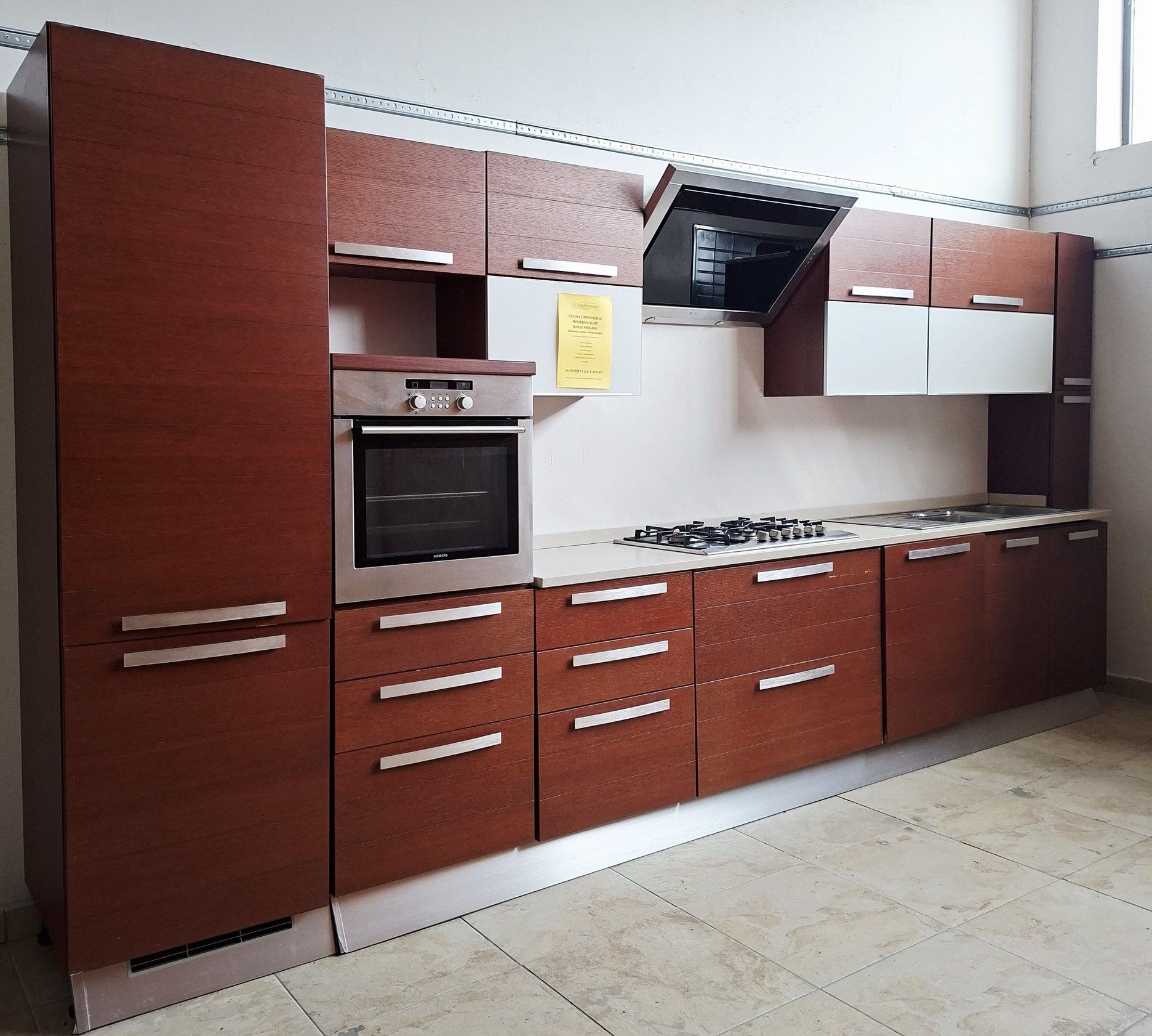 CUCINA COMPONIBILE MODERNA ‘LUBE’ ROSSO MOGANO - immagine 2